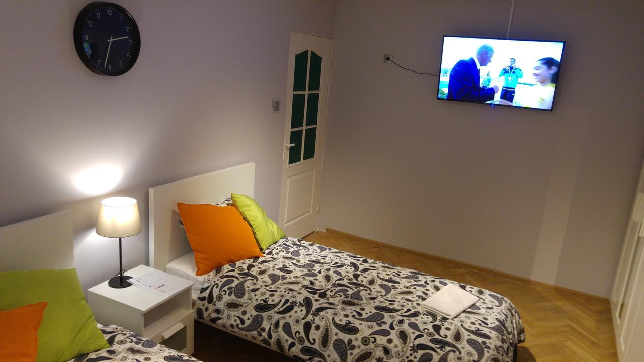 Rent0Nline Niepodleglosci Rooms Metro วอร์ซอ ภายนอก รูปภาพ